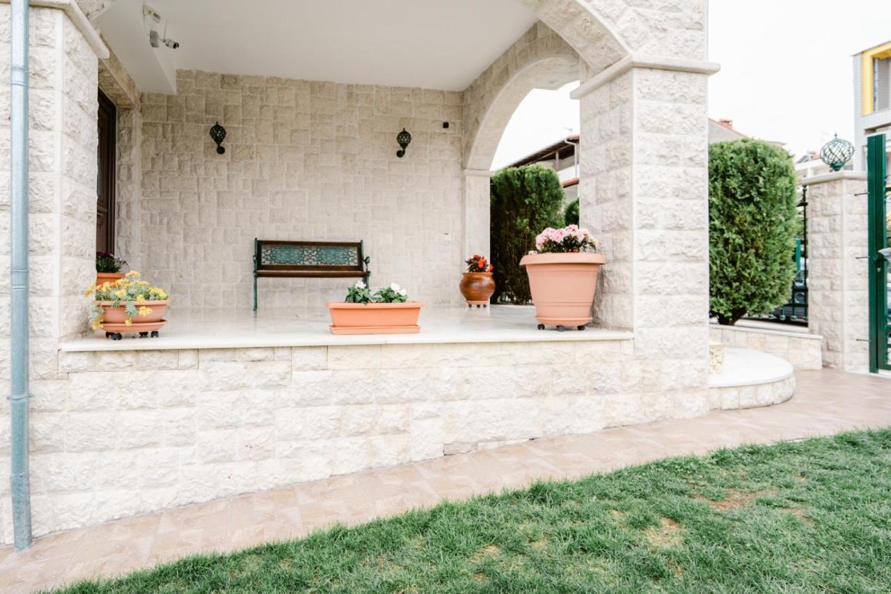 Veria Panorama Luxury Suite With Garden. Exterior photo